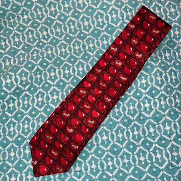 Vintage 1996 RM Style mens silk tie broken hearts with bandaids red black tan - Picture 8 of 9